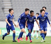 '포기는 없다!' 충남아산FC, 대전 잡고 중위권 노린다