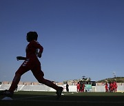 대표팀 20명 포함된 아프가니스탄 여자축구 선수들, 카타르로 대피