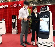 LG전자, '2021 호텔쇼'서 클로이 로봇 솔루션 소개