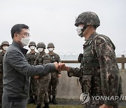 육군35사단 장병 격려하는 서욱 장관