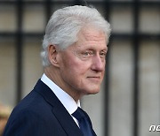 빌 클린턴 전 대통령, 비뇨기 질환으로 입원.."호전 중"