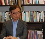 결국 홍준표 지지한 최재형.."尹은 정치적 포지션 겹친다"
