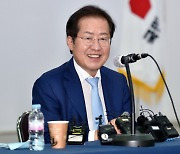 "내가 유리한가보다" 홍준표, 김종인·진중권 비난 맞받아쳐