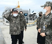 해군잠수함사령부 방문한 김부겸 총리