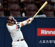 '추격 투런포' 박병호, 8시즌 연속 20홈런 달성..역대 2번째