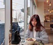'연하남편♥' 김준희, 명품백 들고 데이트.."머리 결국 싹둑"