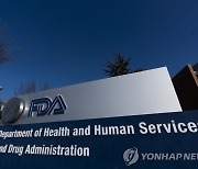 "FDA, 심근염 위험 검토차 모더나 백신 청소년 승인 연기"