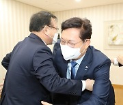 김부겸 총리, 송영길 대표와 인사