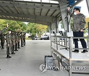 훈련병과 급식 함께한 김총리 "현장서 세심한 관심 당부"