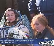 우주로 날아간 러시아 영화팀, 무사 귀환했다