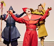 Century-old Korean show 'Sochundaeyuhee' returns to the National Theater