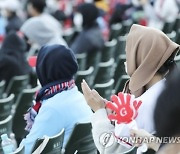 [프로야구 17일 경기종합] 한국시리즈 직행 싸움 '안갯속'.. 1위 kt는 지고 2위 삼성 3연승·3위 LG 더블헤더 싹쓸이