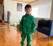 윌리엄 '오징어 게임' 초록 체육복 입고 '최연소 게임 참가자?'
