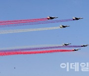 [포토]2021서울 ADEX 축하비행하는 조기경보기-KF16