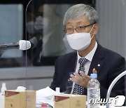 [국감] 답변하는 한경수 한국은행 전북본부장