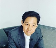 이정재 "오중석 작가님에게 셀카 배우기"..팬들 반응은 "더 배워야"