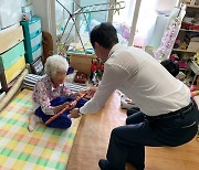 무안군 무안읍, 100세 어르신에 장수 지팡이 '청려장' 전달