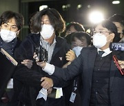 긴급 체포된 '남욱 변호사'는 누구..'대장동 4인방'·1007억원 배당