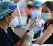 베트남 9개 지역, 백신 1회 이상 접종률 100% 달성 [KVINA]