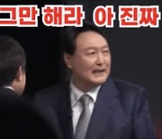 홍준표 어깨 친 윤석열, "그만해라?"..맞수토론서 무슨 일이