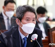 이인영, '대북정책 실패' 김석기 질타에 "그냥 이렇게 마무리?"
