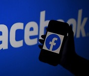 "SNS는 끝났다"..'메타버스'로 갈아타는 페이스북, EU서 1만명 고용