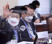 "이재명 조폭연루설 기함" vs "함량 미달 윤석열"..정쟁판 된 환노위