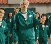 녹색 체육복 입은 '라미 말렉' 떴다..美 SNL도 '오징어게임' 패러디
