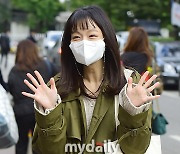 [MD포토] 신소율 '해맑은 손인사'