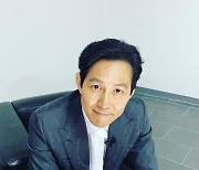 '오징어 게임' 이정재, 팬 반응 의식했나? "셀카 배우기"