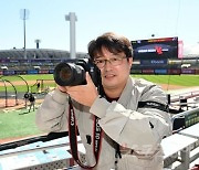 '1000경기 찍은' KT 지용현 사진작가 "3000경기 히스토리 만들고 싶네요"