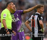 쓰러진 관중 구한 레길론 "축구보다 중요한 게 있습니다"