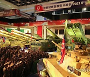 북한 각계층 주민들 국방전람회 연일 참관