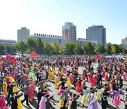 평양서 '타도제국주의동맹' 결성기념 청년학생들 무도회
