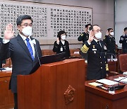 [국감] 선서하는 서욱 국방장관과 3군 총장