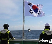 해수부, 어업지도선 급파해 해상 표류어선 긴급 구조