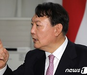 윤석열 "아이들 볼모로 또 불법파업..민노총, 미래약탈 기득권세력"