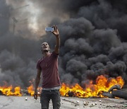갱단이 총리 쫓아내고 국가기념식..무법천지 아이티