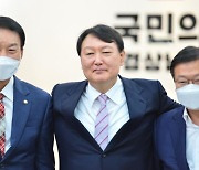 윤석열 "전두환, 쿠데타와 5·18 빼면 정치 잘해".. 위험한 통치관