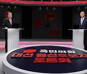 윤석열 "4연패 주역" 쏘자..홍준표 "문 정권 앞잡이" 맞받았다