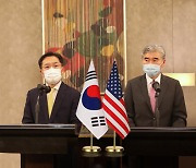한미 북핵수석대표 北미사일 유선 논의.."평화프로세스 조기 재가동"