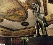 100년 넘은 토마스 제퍼슨 동상, 뉴욕시청에서 철거된다