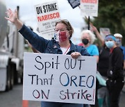 '뿔난' 美노동자들 거리로 뛰쳐나왔다..켈로그·볼보 등 파업 몸살
