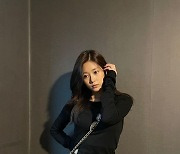 아이즈원 김민주, 청순한 올블랙룩.. "인형이야? 사람이야?"