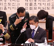 [헤럴드pic] 인사하는 서욱 국방부 장관과 남영신 육군참모총장
