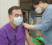 동남권원자력의학원, 의료진 3차 코로나 백신 접종 시작
