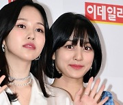 트와이스 지효, '미나 뒤에서 까꿍' [사진]