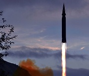 [속보] 합참 "북한, 동해상으로 미상 발사체 발사"