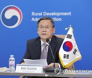 '한중일 디지털농업 심포지엄' 환영사 하는 김두호 차장