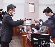 서욱 국방장관 증인선서문 제출